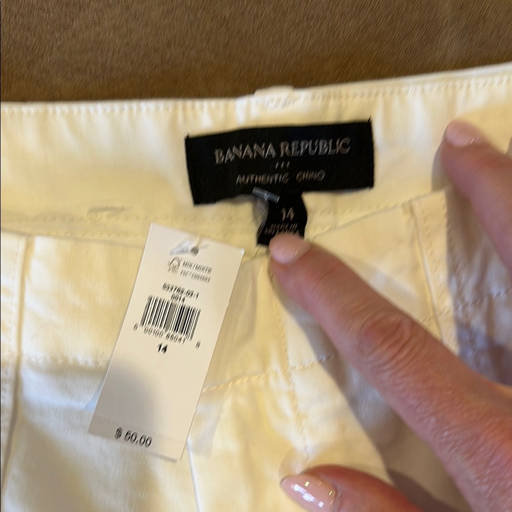 Banana Republic Women's White Shorts NWT size 14 - Picture 2 of 5